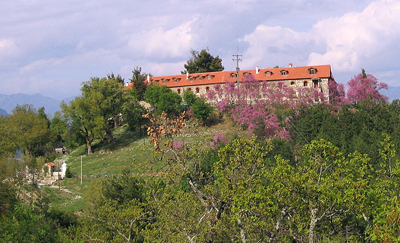 Varnakova_monastery_in_Phokida IN